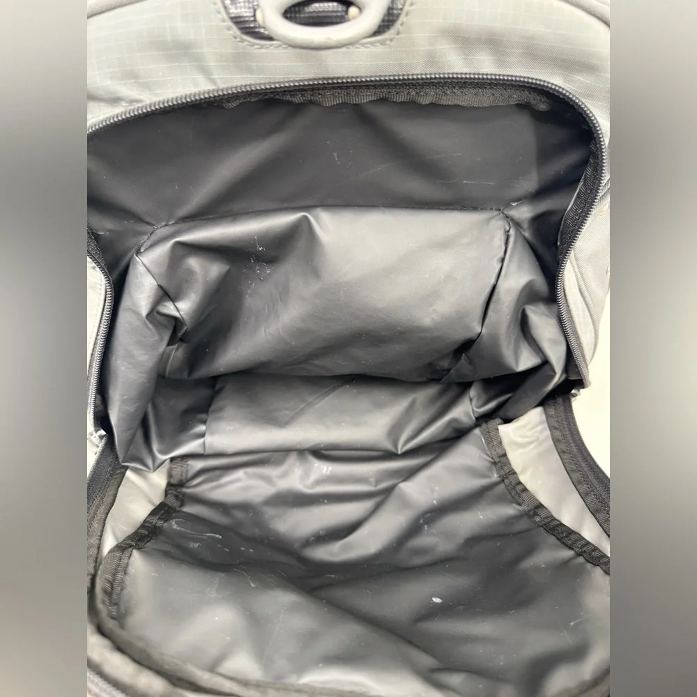 Oakley men duffel